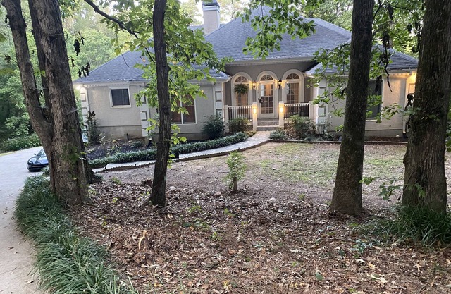 4 Bedrooms Secluded Oasis on 3 Acres 20minutes from Hartsfield Atlanta Airport
