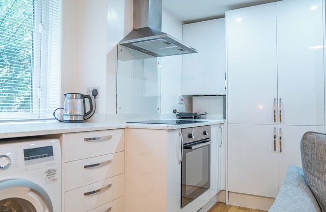4 Beds & 4 Baths at City center with free parking
