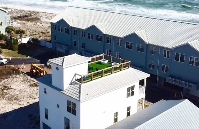 4 Beds/4Baths ROOFTOP! Gorgeous MODERN 360 degree views STEPS TO THE BEACH!