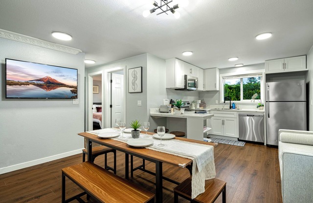 4 Beds Cozy & Commute Friendly Apartment Near Burke-Gilman Trail