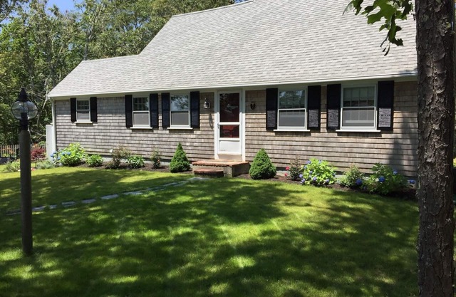 Skinnequit-Teichblick & Zugang, kurzer Fußweg zum Red River Beach am Nantucket Sound