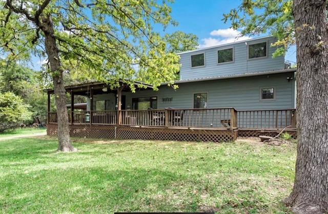 4 BR / 3 Bath Country Home with View of Lake and Wildlife.