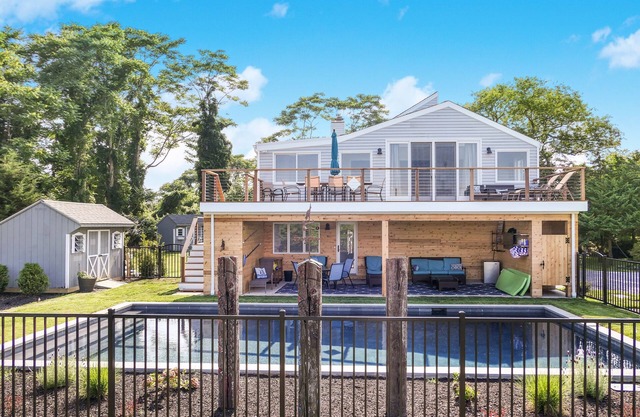 4 BR / 3 Bad mit herrlichem Blick auf die Bucht und privatem beheiztem Pool