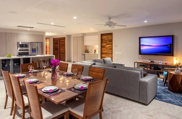 Wunderschöne neue 4 Schlafzimmer Eckwohnung mit 3400 qm Ft