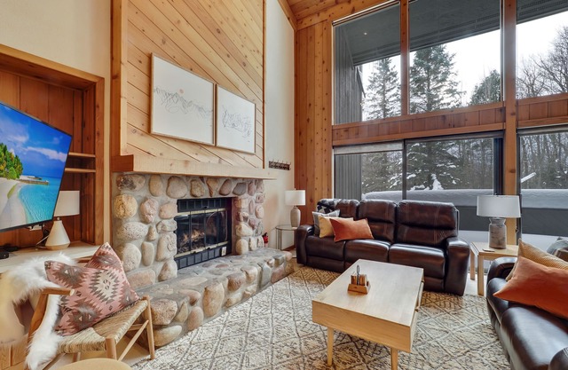 4 Bedroom Chalet in Harbor Springs - Book Now for Summer 2025