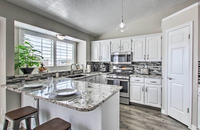 4 BR Home Near HAFB, Restaurants, & Snowbasin!