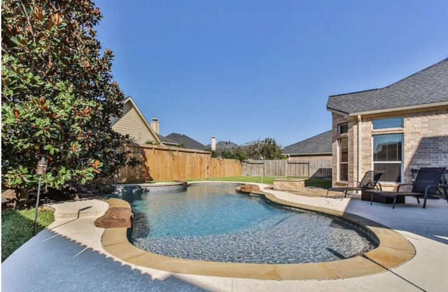 4 Br Spacious Villa W Heated Pool
