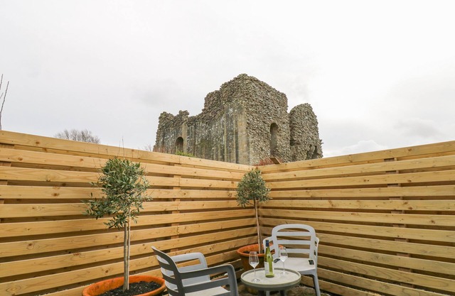 4 Castle Terrace