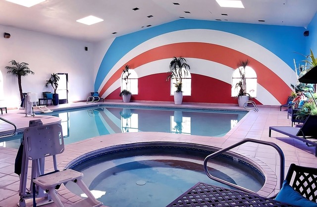 4 Comfortable Units with Free Breakfast & Free Parking! W/ Indoor Pool & Hot Tub