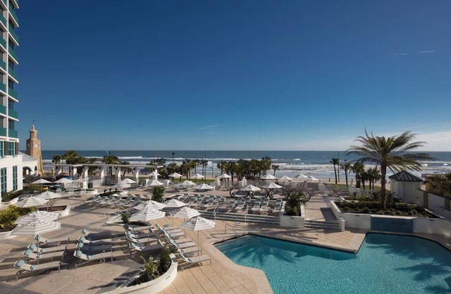 4 Convenient Units for Big Groups, Outdoor Pool, Near Daytona Beach!
