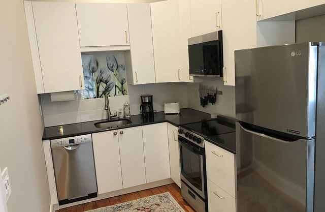 #4 Elegant studio w/ garage, city nearby