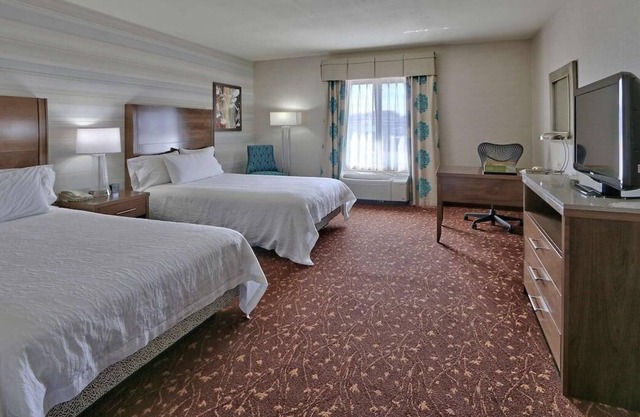 4 Great Suites Fit for Families! Pool and Hot Tub, Near ABQ BioPark – Zoo!