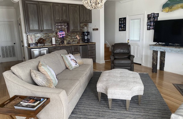 4 floor costal home - large outdoor entertainment & cooking area - pool splash