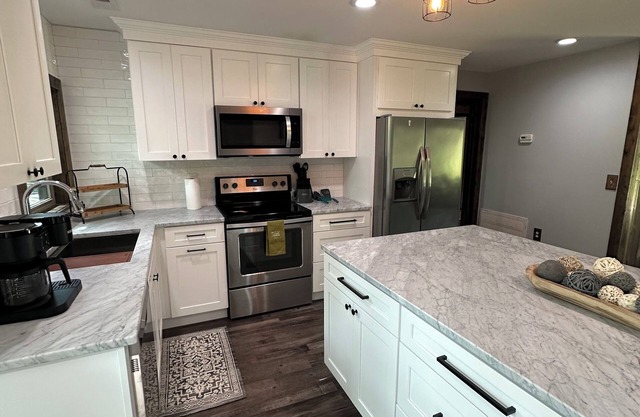 King’s Cove - Across from Trident Marina - Year Round Deep Water!!!