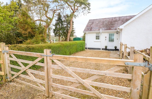 4 Hanbury Lodge, PENTLEPOIR