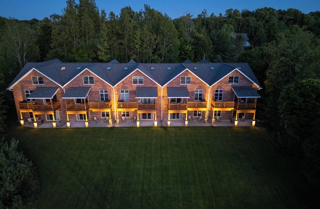 #4 Lake Front Condo - Hamlin Lake, Ludington, MI - 10 Guests