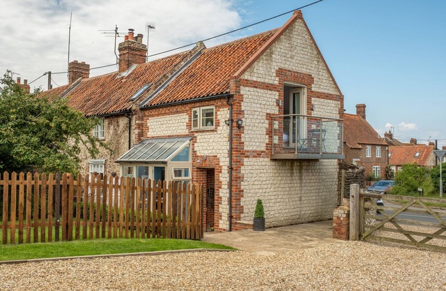 4 Malthouse Cottages - Thornham Norfolk, Pet Friendly, EV Charger