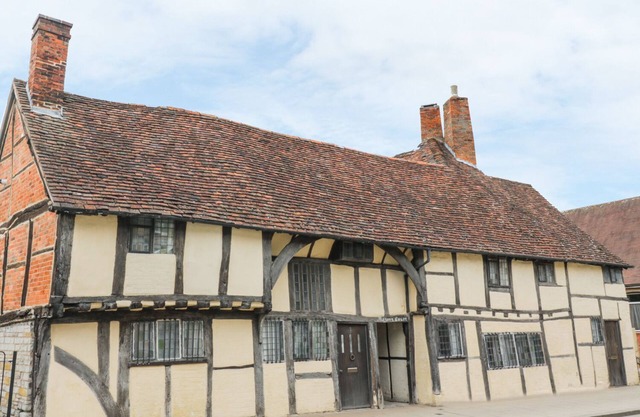 4 Masons Court, STRATFORD-UPON-AVON