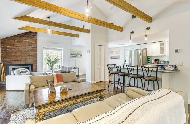 4 Mi to Beach: Cape Cod Retreat in Mashpee!