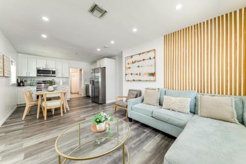 4 Mi to Beach Home with Patio in Fort Lauderdale!