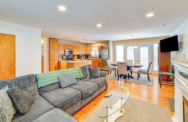 4 Mi to Dtwn: Pet-Friendly Home in Utica