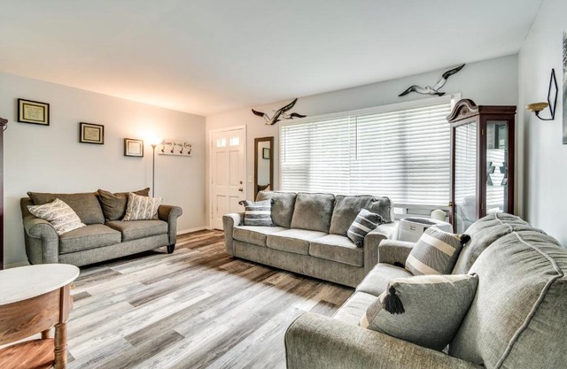4 Mi to Dtwn Rochester Charming Apt with Patio!
