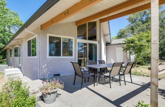 4 Mi to Folsom Lake: Modern Home w/ Patio!