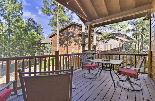 4 Mi to Fool Hollow Lake: Cabin w/ Tranquil Deck