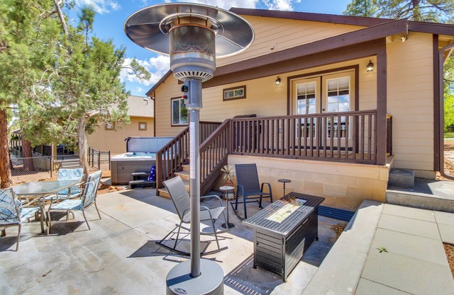 4 Mi to Fool Hollow Lake: Show Low Home w/ Hot Tub
