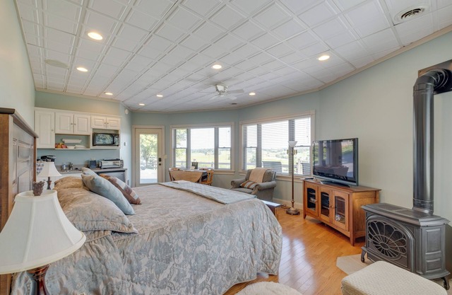 4 Mi to German Village: Studio w/ Hot Tub!