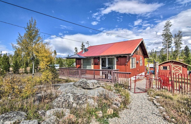4 Mi to Grand Lake: Mtn-View Cabin w/ Fire Pit!