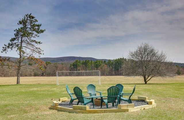 4 Mi to Great Barrington: Berkshires Retreat!