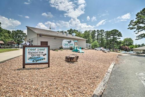 4 Mi to Greers Ferry Lake Condo with Deck and Balcony