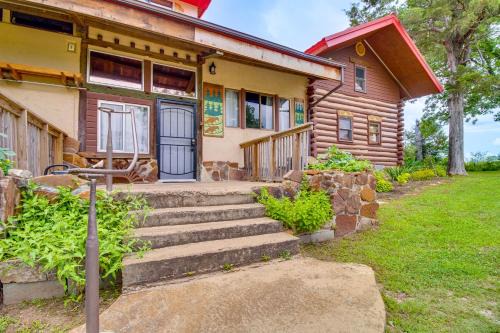 4 Mi to Historic District Calico Rock Cabin!
