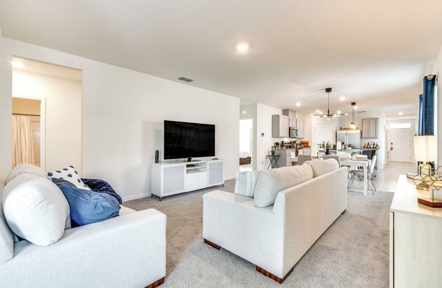 4 Mi to Legoland: Newly Built Home in Winter Haven