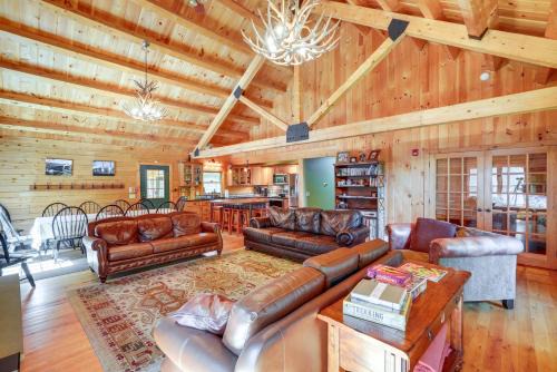 4 Mi to Mount Snow West Dover Cabin with Game Room