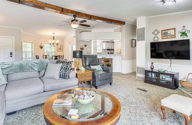 4 Mi to Norfork Lake: Country Stay w/ Farm Views!
