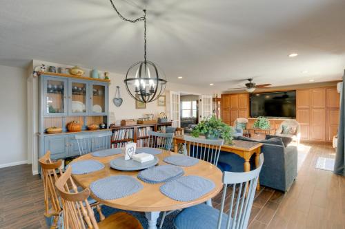 4 Mi to Port Charlotte Beach Park Gem with Pool