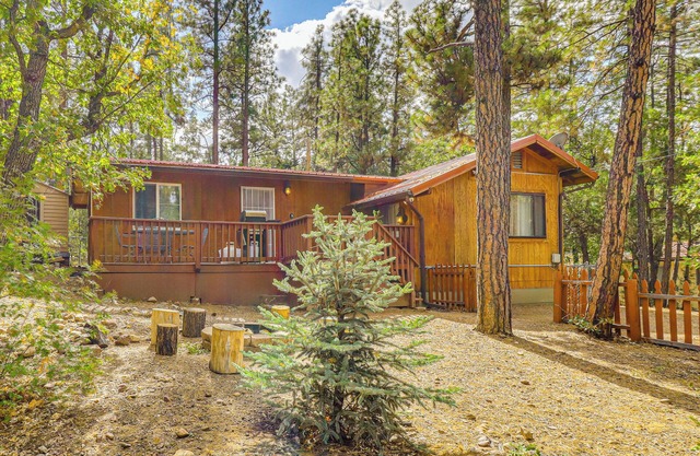 NEU! Gemütliches Haus am See mit Deck in der Nähe von Rainbow Lake!