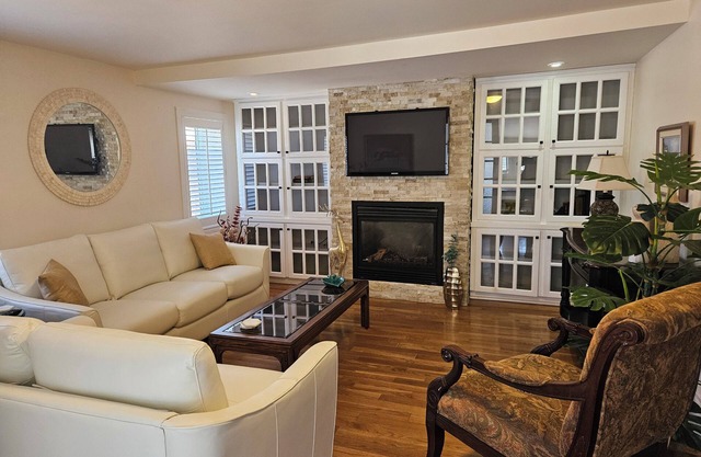 4 Minute drive to casino. Lake, park, marina, restaurants, stores 5 minute walk