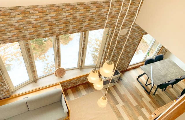 4 minutes walk from JR Shiraoi Station 1 minute w / Shiraoi-gun Hokkaidō