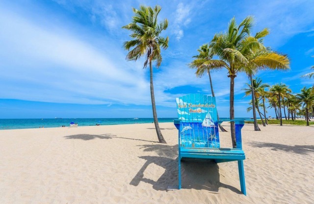 4 mls to beach, airport & cruiseport Boho Stdio 🦚