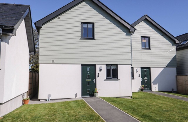 4 PARC DELFRYN, pet friendly, with a garden in Benllech