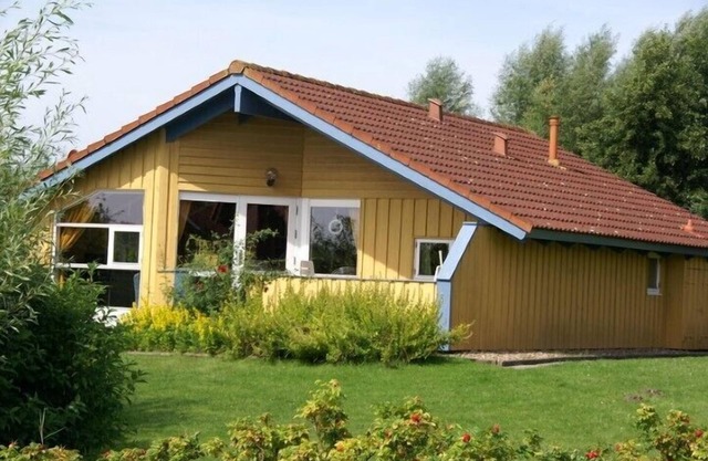 4 Personen ebenerdiges, barrierefreies Ferienhaus in erster Reihe zum See in Otterndorf