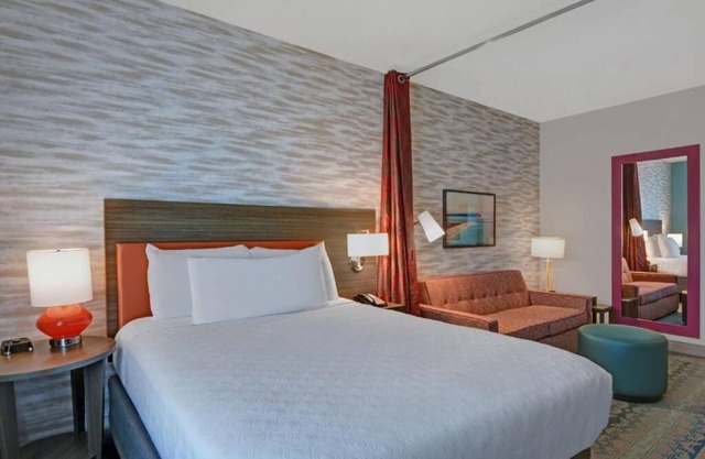 4 Pet-friendly Accommodations! Outdoor Pool, Kitchen, Free Breakfast, Parking!