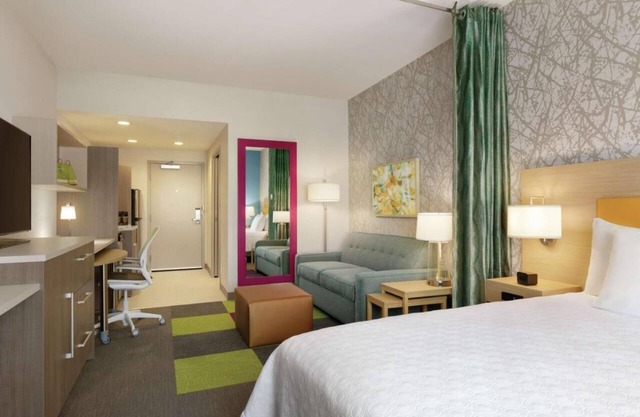 4 Pet-friendly Accommodations! Onsite Pool, Kitchen, Free Breakfast, Parking!