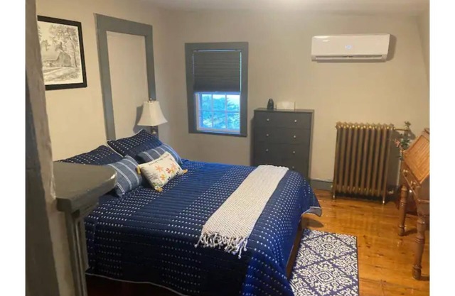 #4 Quaint 1 bedroom apartment in Historic Building