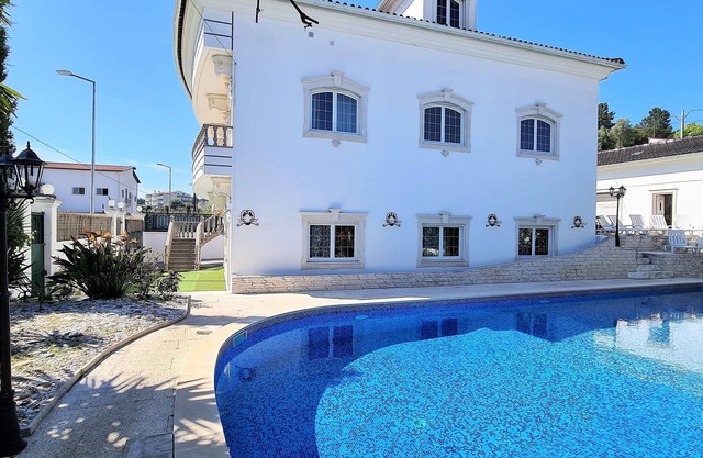 4 Rooms Residence at Villa ☆☆☆☆☆ (10-15 Guests) by Silver Village Residence