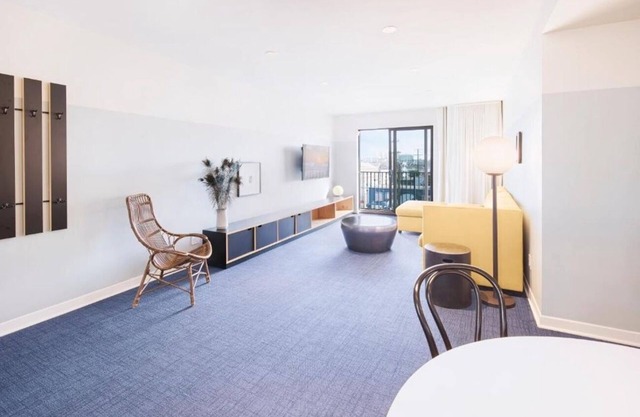 4 Scenic Rooms w/ Balcony | Rooftop | Free Breakfast | Steps to Venice Fun