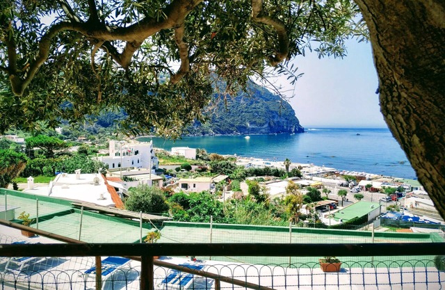 5 Zimmer mit Meerblick, 100 m vom Strand entfernt, mit Parkplatz, Garten und Balkon